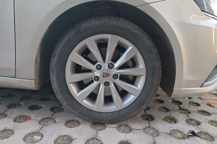 Used Roewe i6 New Energy 2017 45T Hybrid Connect & Smart Enjoyment Edition Right Front Wheel Hub
