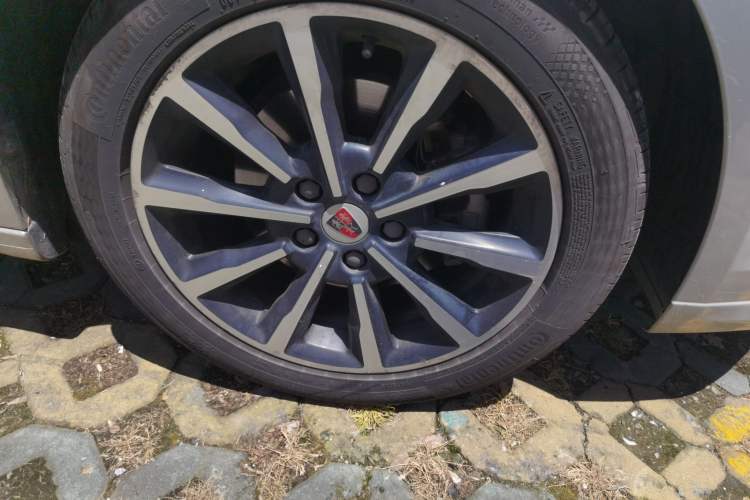 Used Roewe i6 New Energy 2017 45T Hybrid Connective Smart Luxury Edition Right Front Wheel Hub