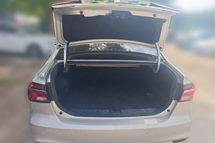 Used Roewe i6 New Energy 2017 45T Hybrid Connect & Smart Enjoyment Edition Trunk