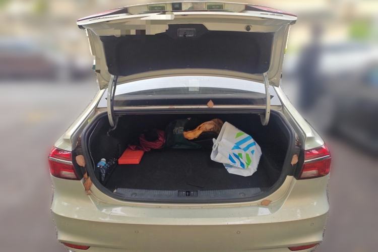 Used Roewe i6 New Energy 2017 45T Hybrid Connect & Smart Enjoyment Edition Trunk