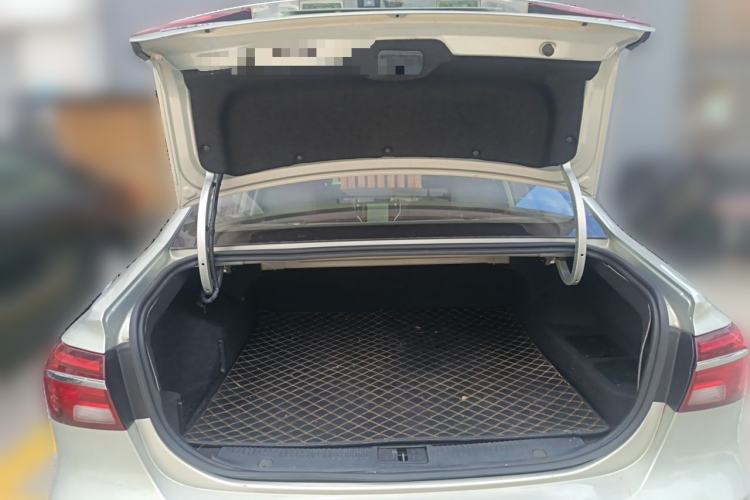 Used Roewe i6 New Energy 2017 45T Hybrid Connect & Smart Enjoyment Edition Trunk