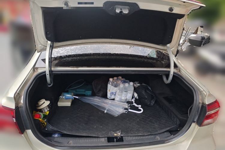 Used Roewe i6 New Energy 2017 45T Hybrid Connect & Smart Enjoyment Edition Trunk