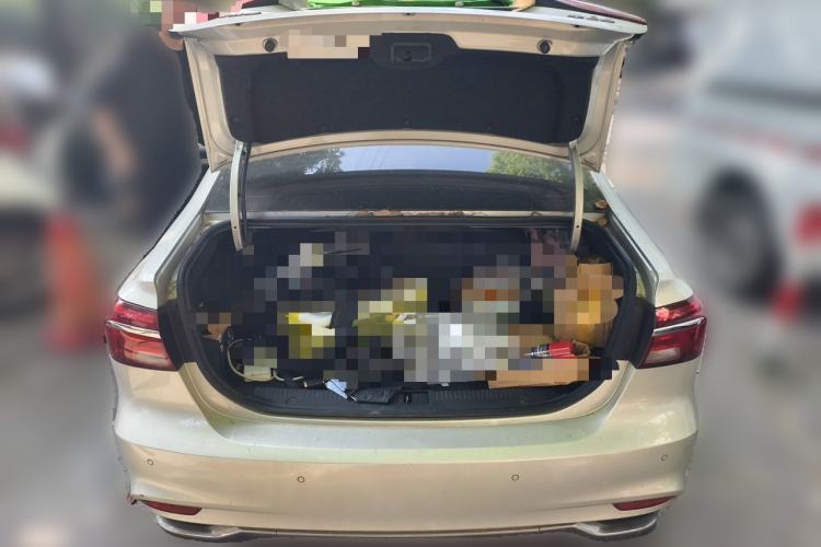 Used Roewe i6 New Energy 2017 45T Hybrid Connect & Smart Enjoyment Edition Trunk