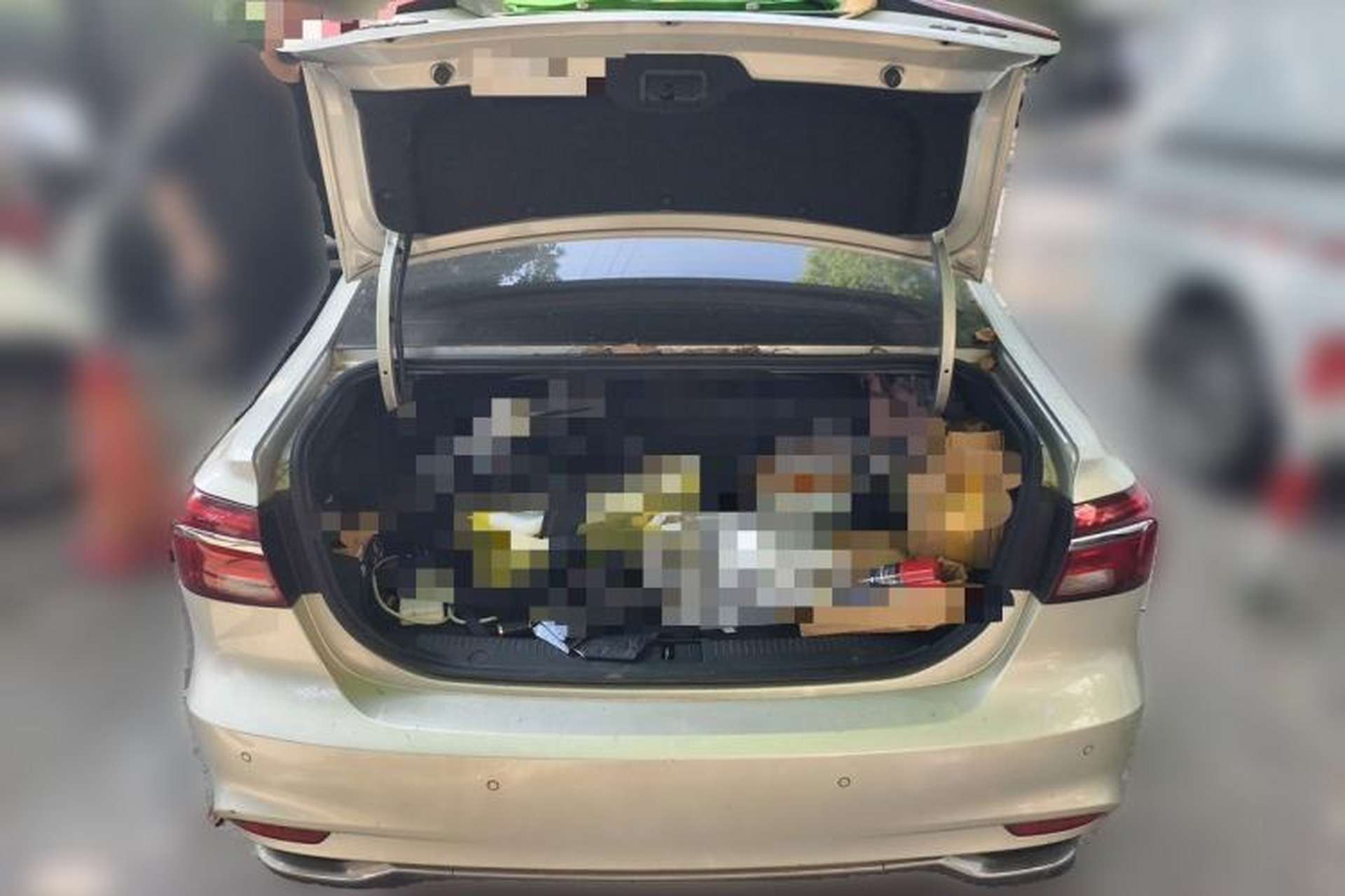 Used Roewe i6 New Energy 2017 45T Hybrid Connect & Smart Enjoyment Edition Trunk