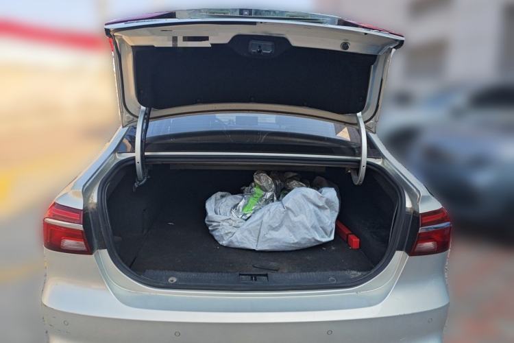Used Roewe i6 New Energy 2017 45T Hybrid Connect & Smart Enjoyment Edition Trunk