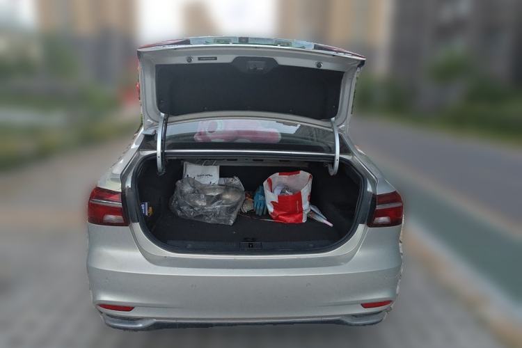 Used Roewe i6 New Energy 2017 45T Hybrid Connect & Smart Enjoyment Edition Trunk