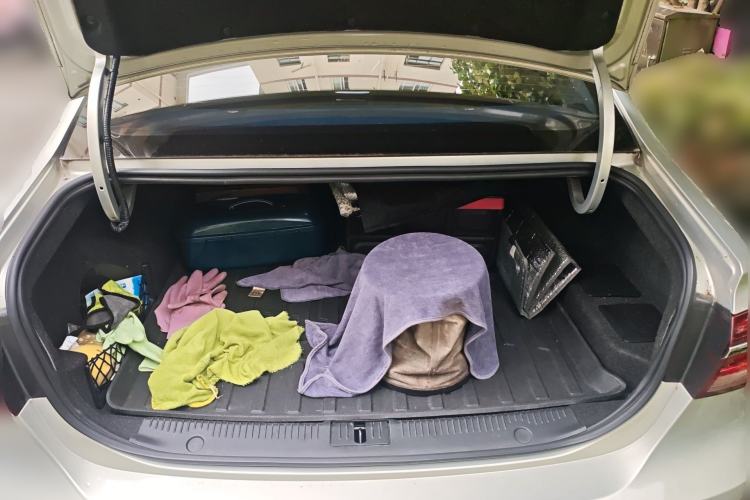 Used Roewe i6 New Energy 2017 45T Hybrid Connect & Smart Enjoyment Edition Trunk