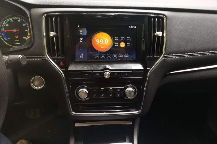 Used Roewe i6 New Energy 2019 PLUS 50T 4G Connected Glory Luxury Edition Audio And AC Panel