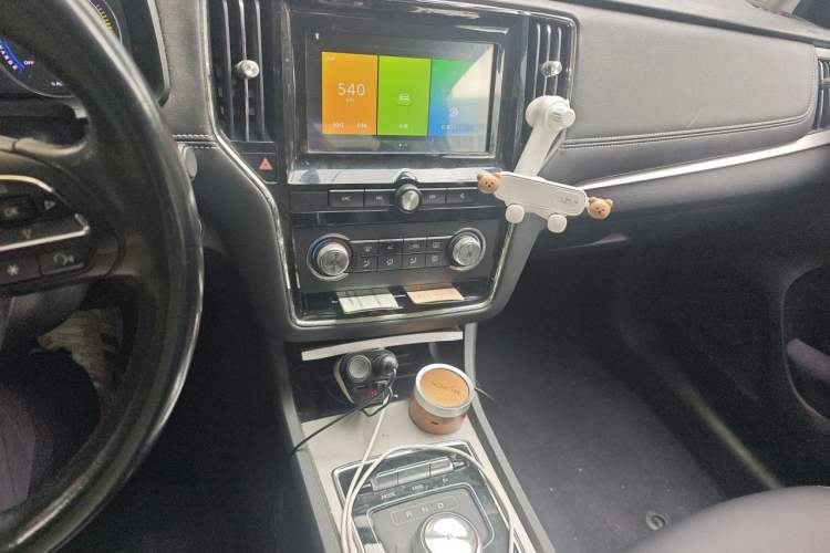 Used Roewe i6 New Energy 2019 PLUS 50T 4G Connected Glory Luxury Edition Audio And AC Panel