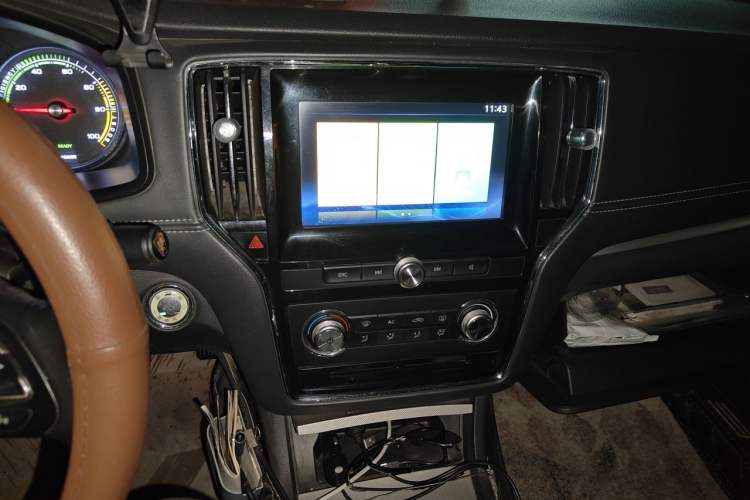 Used Roewe i6 New Energy 2019 PLUS 50T 4G Connected Glory Luxury Edition Audio And AC Panel
