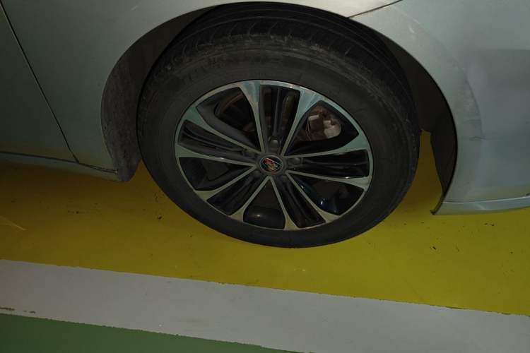 Used Roewe i6 New Energy 2019 PLUS 50T 4G Connected Glory Luxury Edition Right Front Wheel Hub
