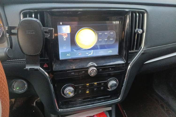 Used Roewe i6 New Energy 2019 PLUS 50T 4G Connected Glory Luxury Edition Audio And AC Panel