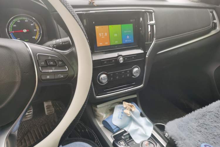 Used Roewe i6 New Energy 2019 PLUS 50T 4G Connected Glory Luxury Edition Audio And AC Panel