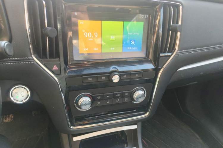 Used Roewe i6 New Energy 2019 PLUS 50T 4G Connected Glory Luxury Edition Audio And AC Panel