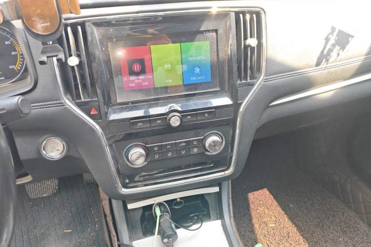 Used Roewe i6 New Energy 2019 PLUS 50T 4G Connected Glory Luxury Edition Audio And AC Panel