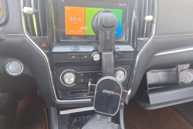 Used Roewe i6 New Energy 2019 PLUS 50T 4G Connected Glory Luxury Edition Audio And AC Panel