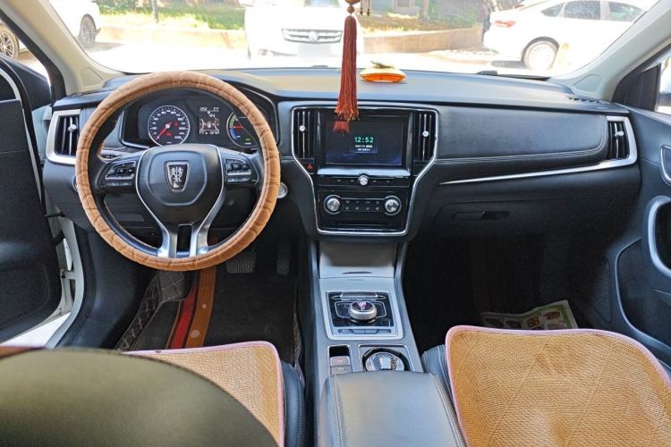 Used Roewe i6 New Energy 2019 PLUS 50T 4G Connected Glory Luxury Edition Center Console