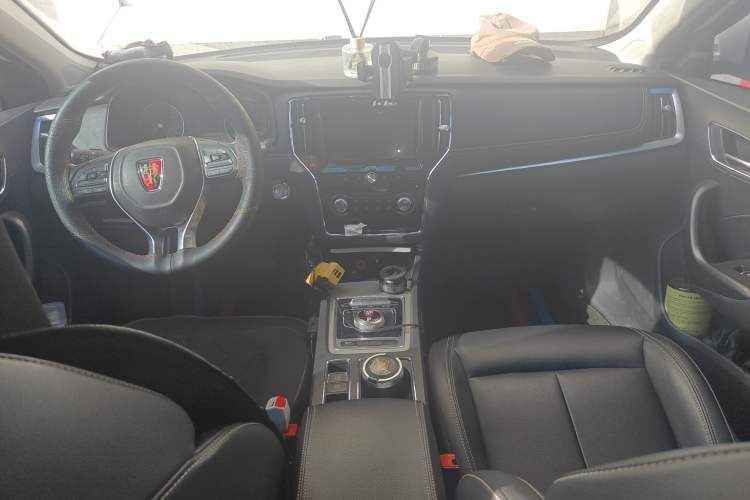 Used Roewe i6 New Energy 2019 PLUS 50T 4G Connected Glory Luxury Edition Center Console