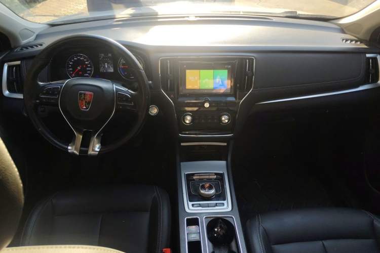 Used Roewe i6 New Energy 2019 PLUS 50T 4G Connected Glory Luxury Edition Center Console