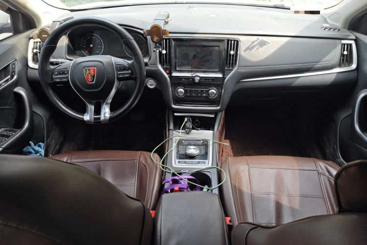 Used Roewe i6 New Energy 2019 PLUS 50T 4G Connected Glory Luxury Edition Center Console