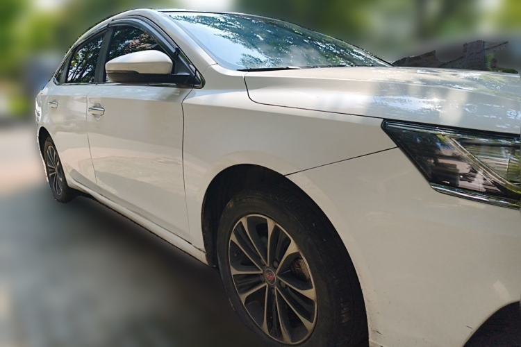 Used Roewe i6 New Energy 2019 PLUS 50T 4G Connected Glory Luxury Edition Front Right 45 Deg