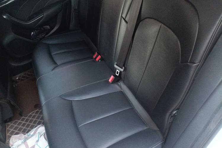 Used Roewe i6 New Energy 2019 PLUS 50T 4G Connected Glory Luxury Edition Interior 4