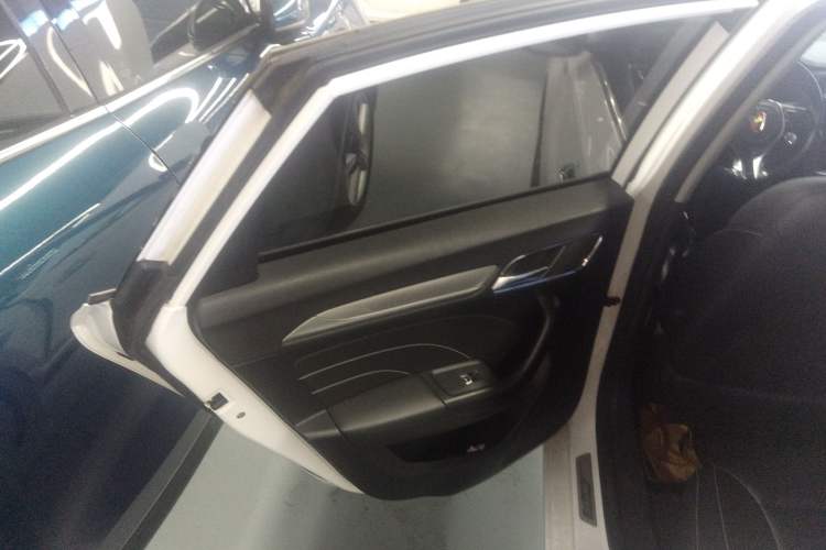 Used Roewe i6 New Energy 2019 PLUS 50T Internet Glory Flagship Edition Interior 8