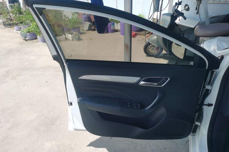 Used Roewe i6 New Energy 2019 PLUS 50T Internet Glory Flagship Edition Left Front Door Interior
