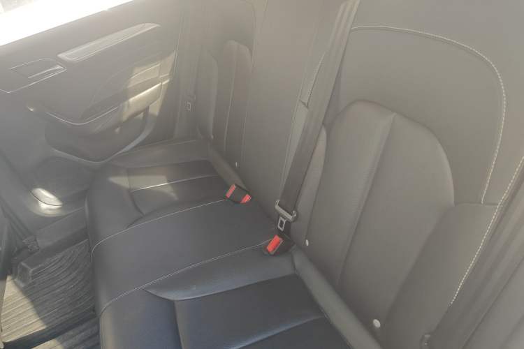Used Roewe i6 New Energy 2019 PLUS 50T 4G Connected Glory Luxury Edition Left Rear Seat