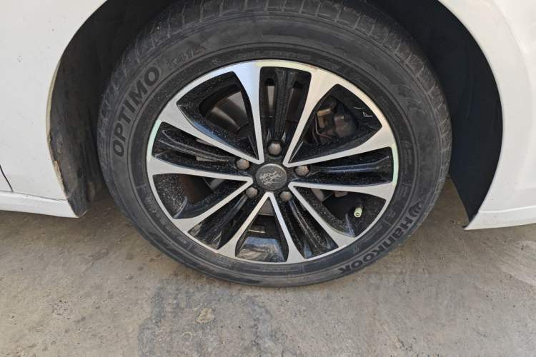 Used Roewe i6 New Energy 2019 PLUS 50T 4G Connected Glory Luxury Edition Right Front Wheel Hub
