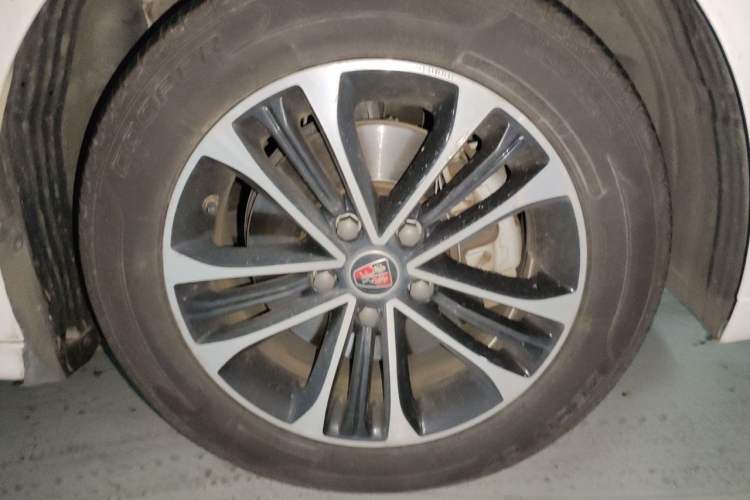 Used Roewe i6 New Energy 2019 PLUS 50T 4G Connected Glory Luxury Edition Right Front Wheel Hub