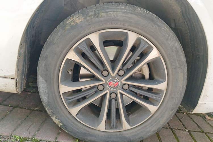 Used Roewe i6 New Energy 2019 PLUS 50T 4G Connected Glory Luxury Edition Right Front Wheel Hub