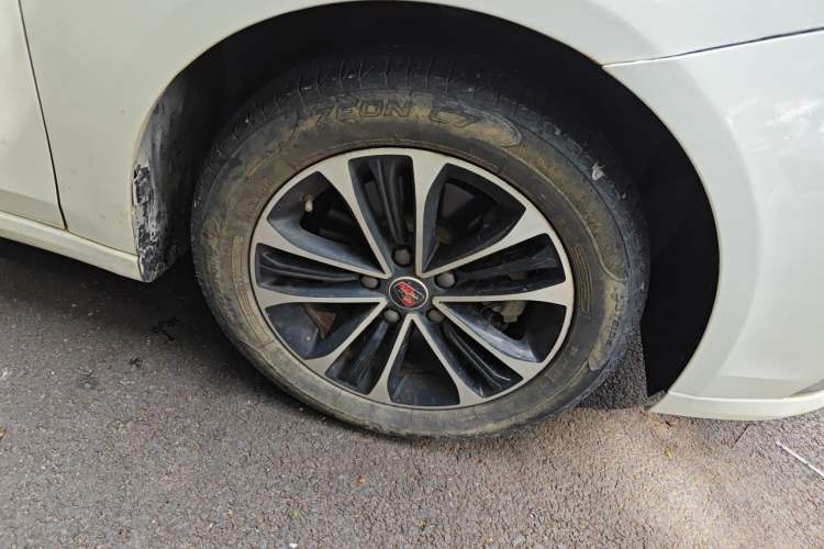 Used Roewe i6 New Energy 2019 PLUS 50T 4G Connected Glory Luxury Edition Right Front Wheel Hub