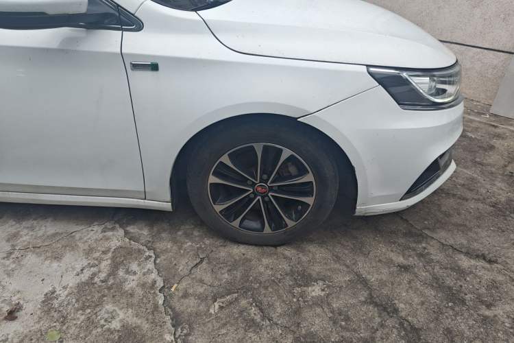 Used Roewe i6 New Energy 2019 PLUS 50T 4G Connected Glory Luxury Edition Right Front Wheel Hub