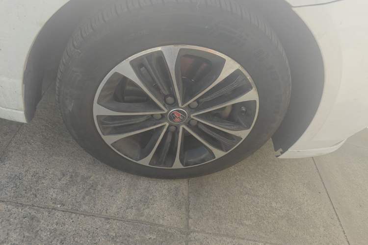 Used Roewe i6 New Energy 2019 PLUS 50T 4G Connected Glory Luxury Edition Right Front Wheel Hub