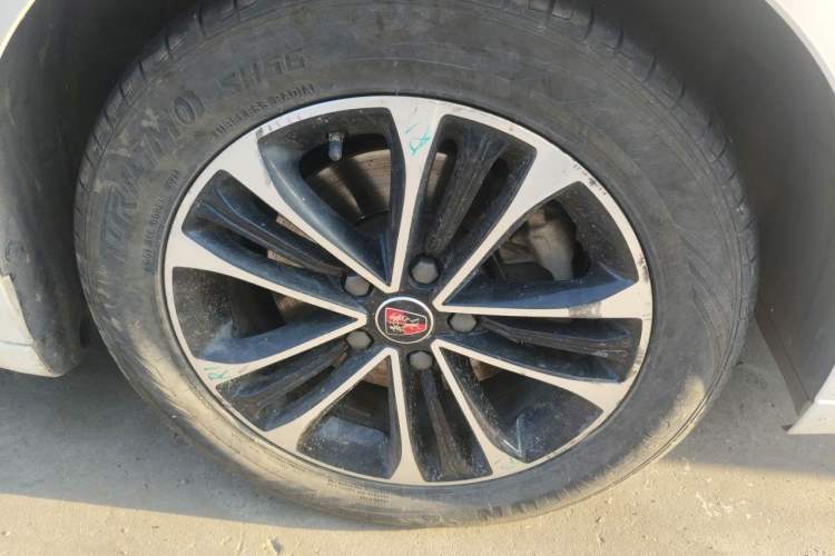 Used Roewe i6 New Energy 2019 PLUS 50T 4G Connected Glory Luxury Edition Right Front Wheel Hub