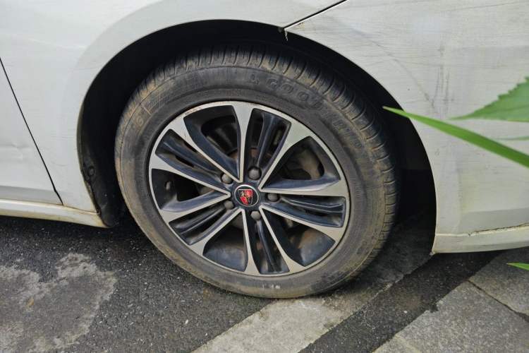 Used Roewe i6 New Energy 2019 PLUS 50T 4G Connected Glory Luxury Edition Right Front Wheel Hub