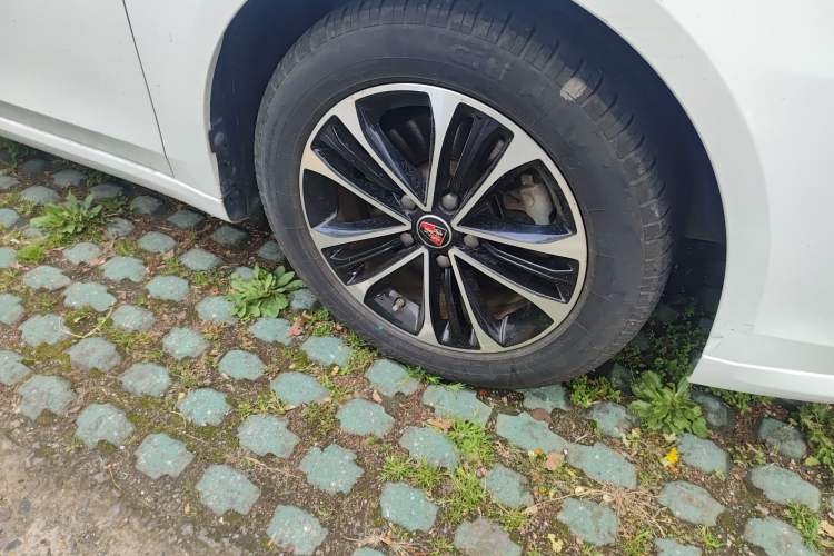 Used Roewe i6 New Energy 2019 PLUS 50T Internet Glory Flagship Edition Right Front Wheel Hub