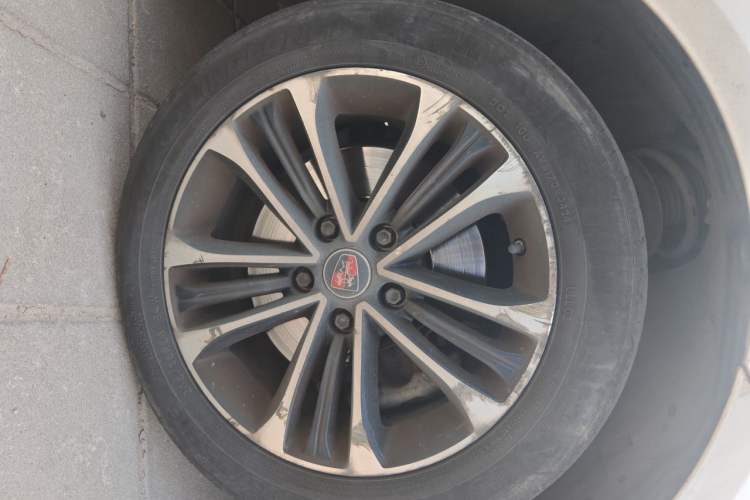 Used Roewe i6 New Energy 2019 PLUS 50T 4G Connected Glory Luxury Edition Right Front Wheel Hub
