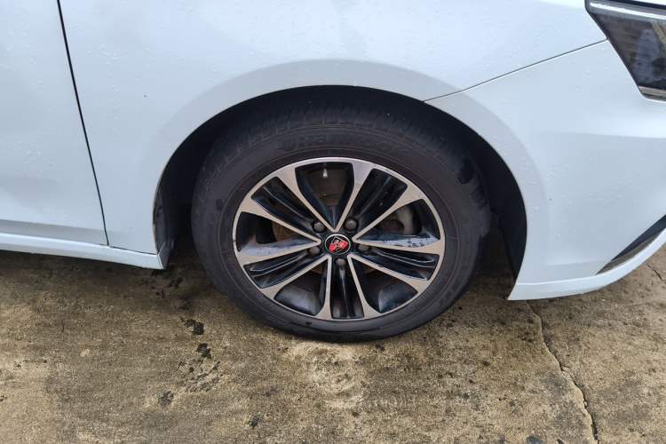 Used Roewe i6 New Energy 2019 PLUS 50T 4G Connected Glory Luxury Edition Right Front Wheel Hub
