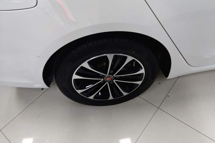 Used Roewe i6 New Energy 2019 PLUS 50T 4G Connected Glory Luxury Edition Right Rear Wheel Hub