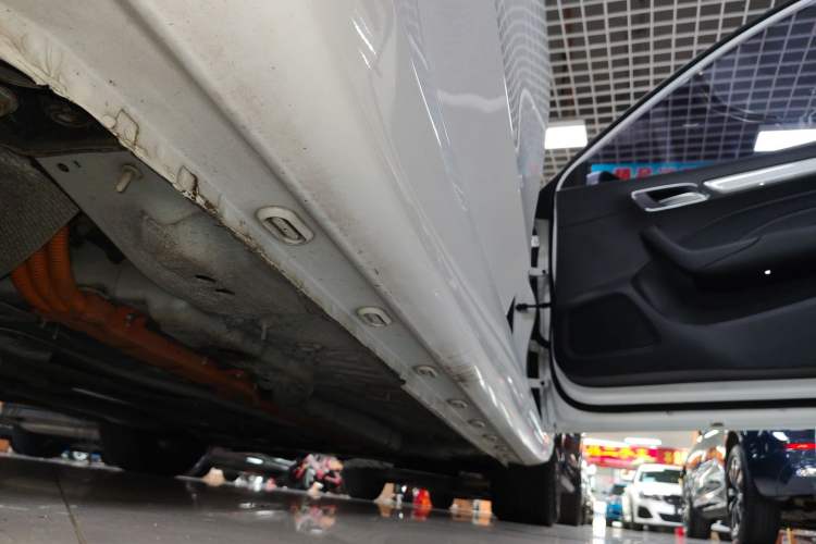 Used Roewe i6 New Energy 2019 PLUS 50T 4G Connected Glory Luxury Edition Right Side Sill
