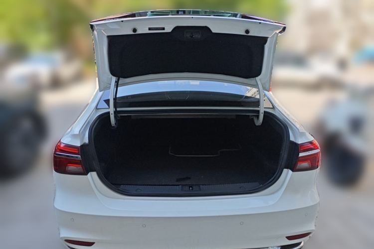 Used Roewe i6 New Energy 2019 PLUS 50T 4G Connected Glory Luxury Edition Trunk