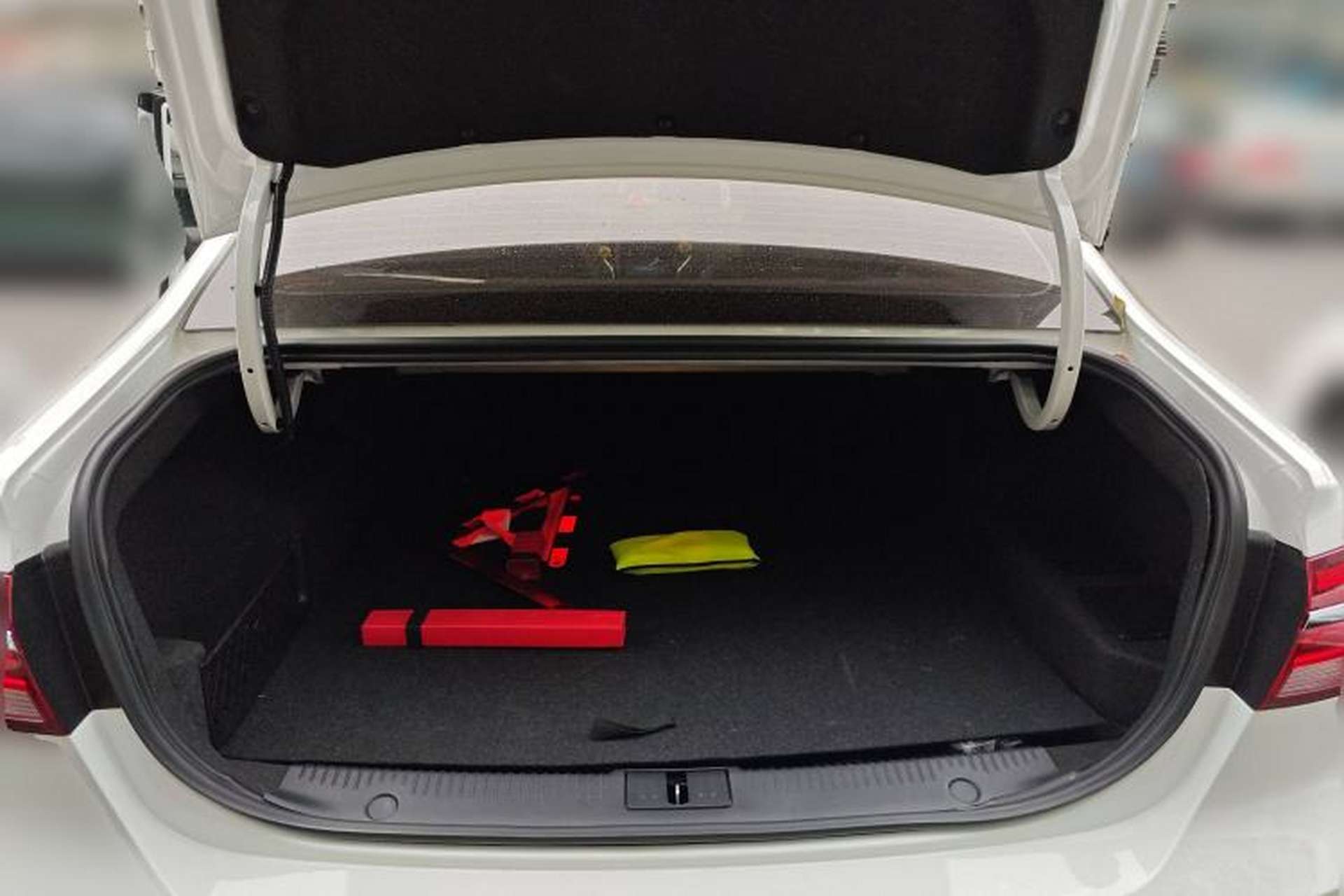 Used Roewe i6 New Energy 2019 PLUS 50T Internet Glory Flagship Edition Trunk