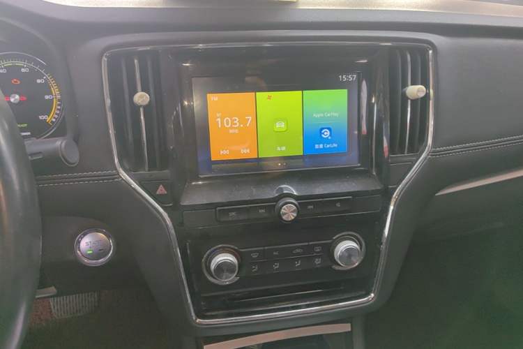 Used Roewe i6 New Energy 2019 PLUS 50T 4G Connected Glory Luxury Edition Audio And AC Panel
