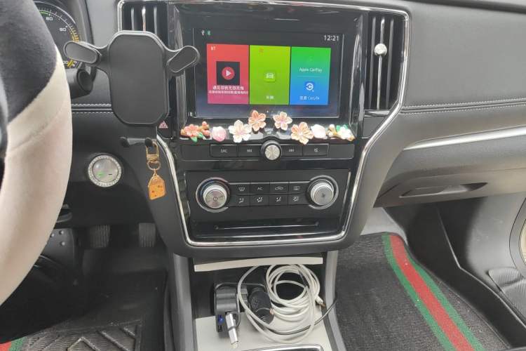 Used Roewe i6 New Energy 2019 PLUS 50T 4G Connected Glory Luxury Edition Audio And AC Panel