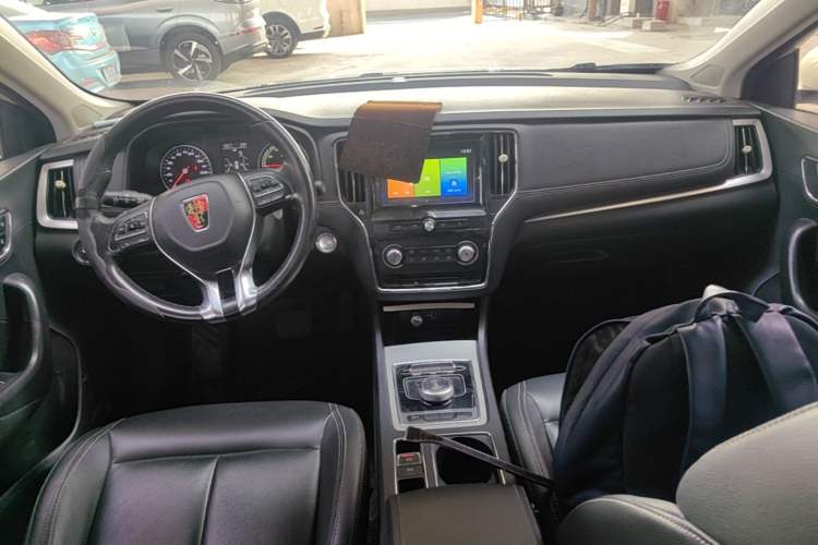 Used Roewe i6 New Energy 2019 PLUS 50T 4G Connected Glory Luxury Edition Center Console