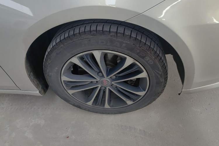 Used Roewe i6 New Energy 2019 PLUS 50T 4G Connected Glory Luxury Edition Right Front Wheel Hub