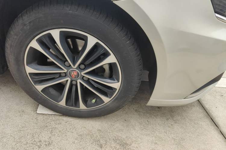 Used Roewe i6 New Energy 2019 PLUS 50T 4G Connected Glory Luxury Edition Right Front Wheel Hub