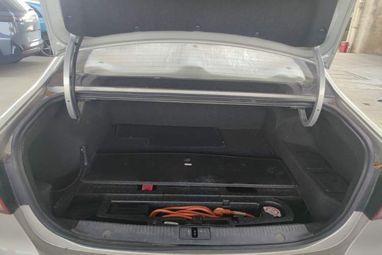 Used Roewe i6 New Energy 2019 PLUS 50T 4G Connected Glory Luxury Edition Trunk